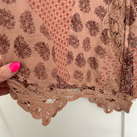 Buckle, Gimmicks Blouse - Picture 3 of 3